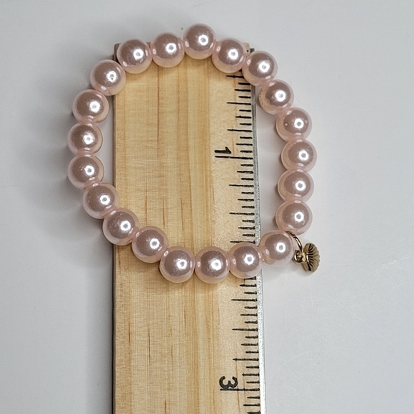 Girl's Faux Pink Pearls with Gold Tone Sea Shell Pendant Bracelet - Picture 2 of 2